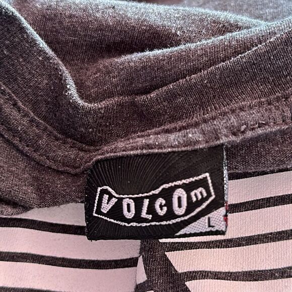 Volcom Men’s T-Shirt Size Large Dark Gray Short Sleeve Logo Graphic Tee Skate - Picture 3 of 4